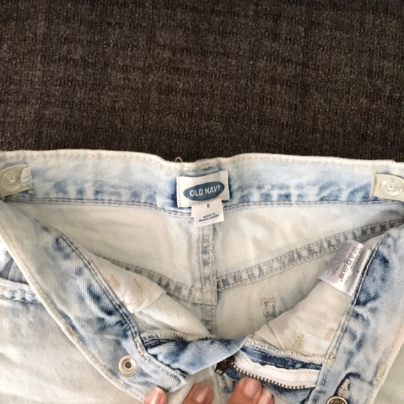 OLD NAVY-Distressed Jean Shorts - Picture 4 of 4